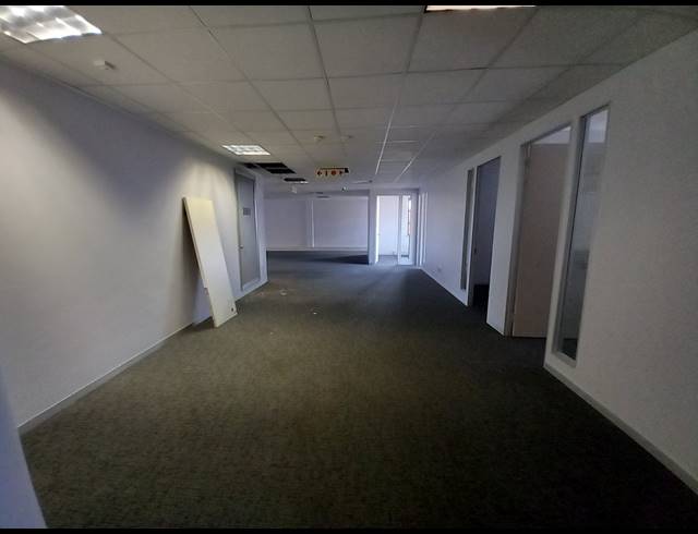 780M² OFFICE TO LET IN BRYANSTON